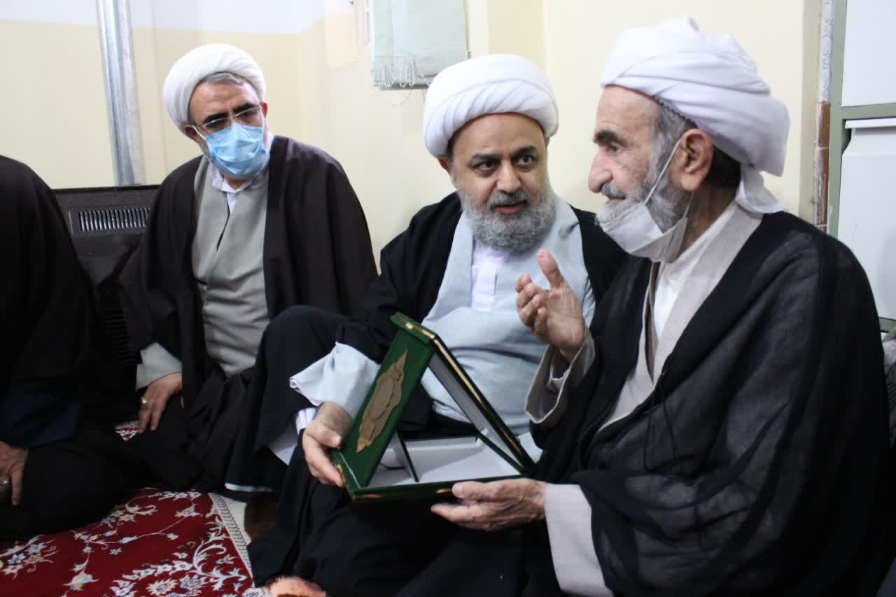 دیدار دبیرکل مجمع تقریب مذاهب با ماموستا «عبدالرحمن خدایی» امام جمعه شهرستان بانه