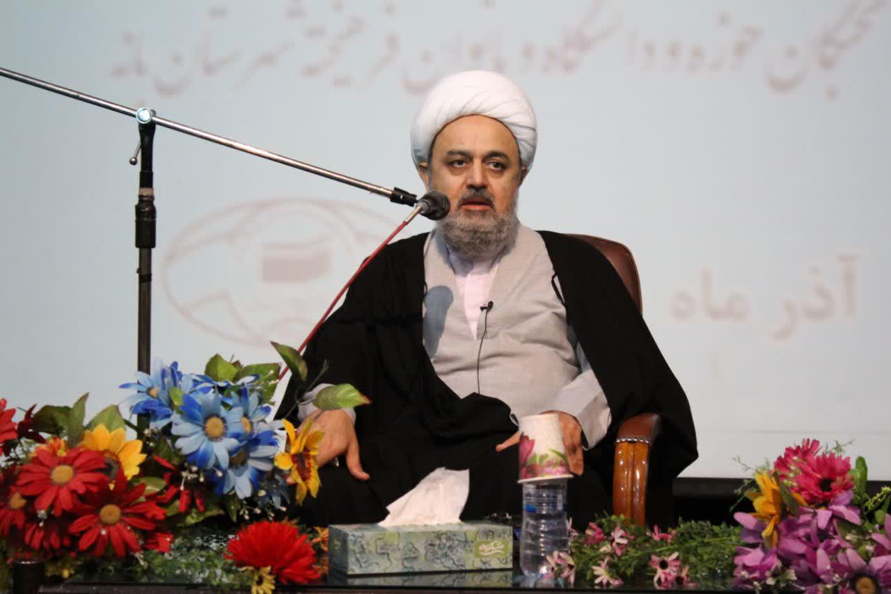 همایش طلاب، روحانیون، نخبگان حوزه ودانشگاه و بانوان فرهیخته شهرستان بانه با حضور دبیرکل