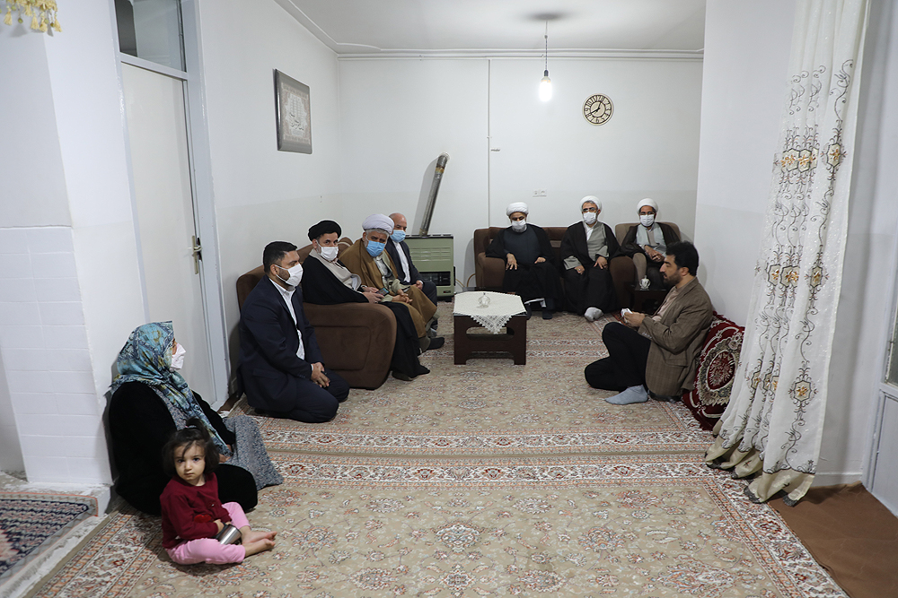 دیدار دبیرکل مجمع با خانواده مرحوم حاج ماموستا قربانی امام جمعه فقید شهرستان کامیاران