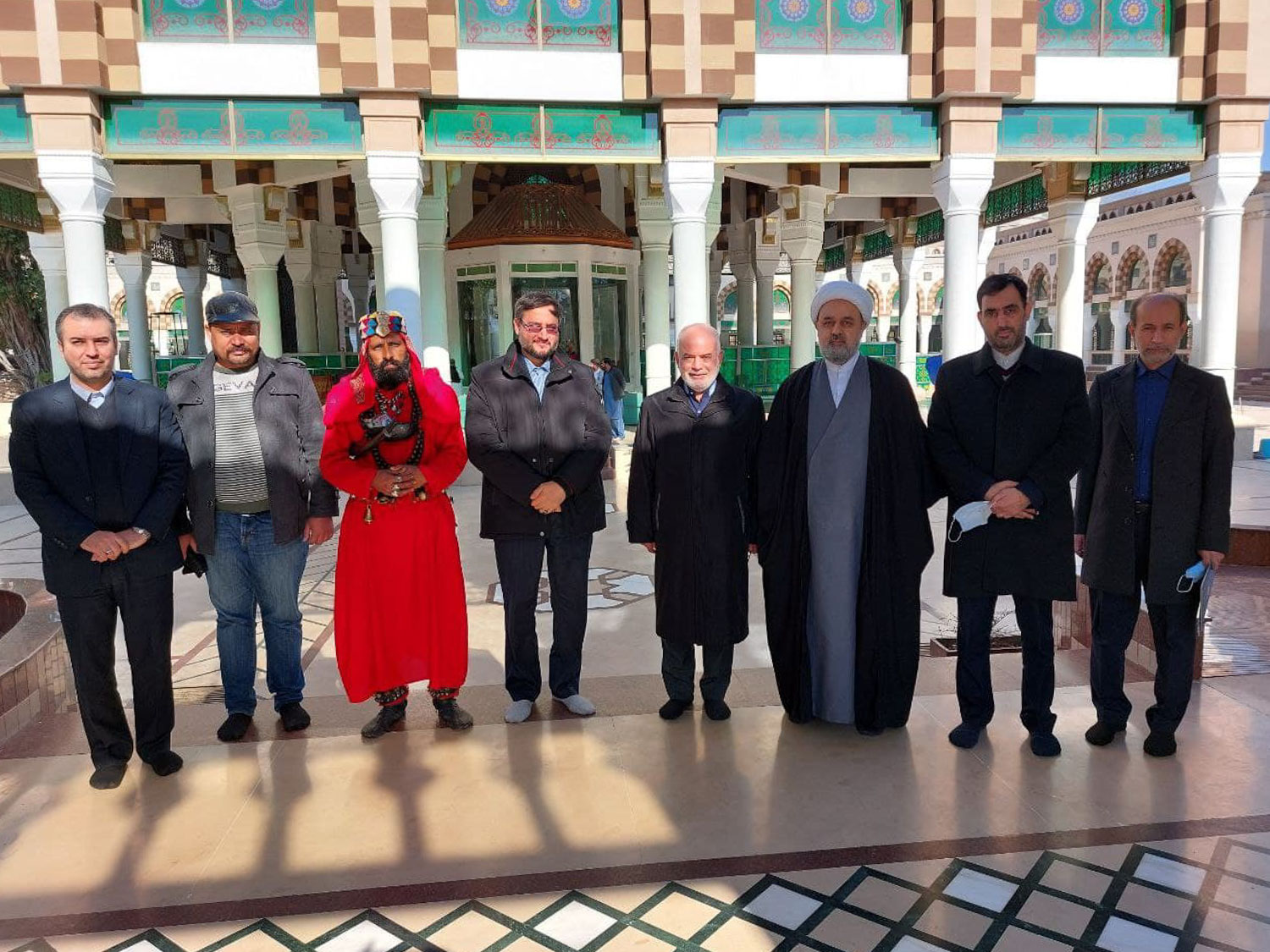 بازدید دکتر شهریاری از زیارتگاه بری امام اسلام آباد
