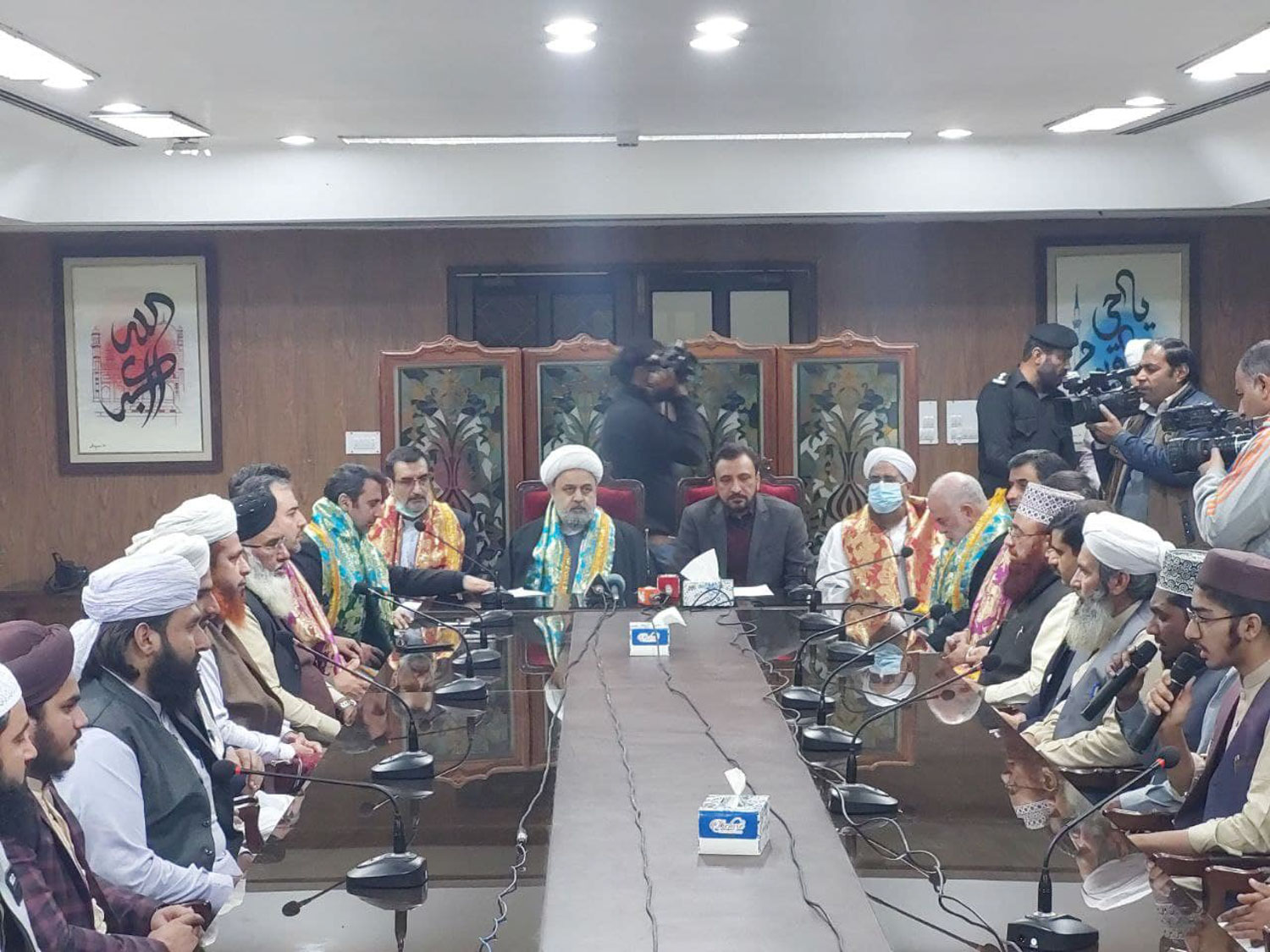 دیدار دبیر کل مجمع تقریب با جمعی از اساتید و طلاب جامعه هجویریه