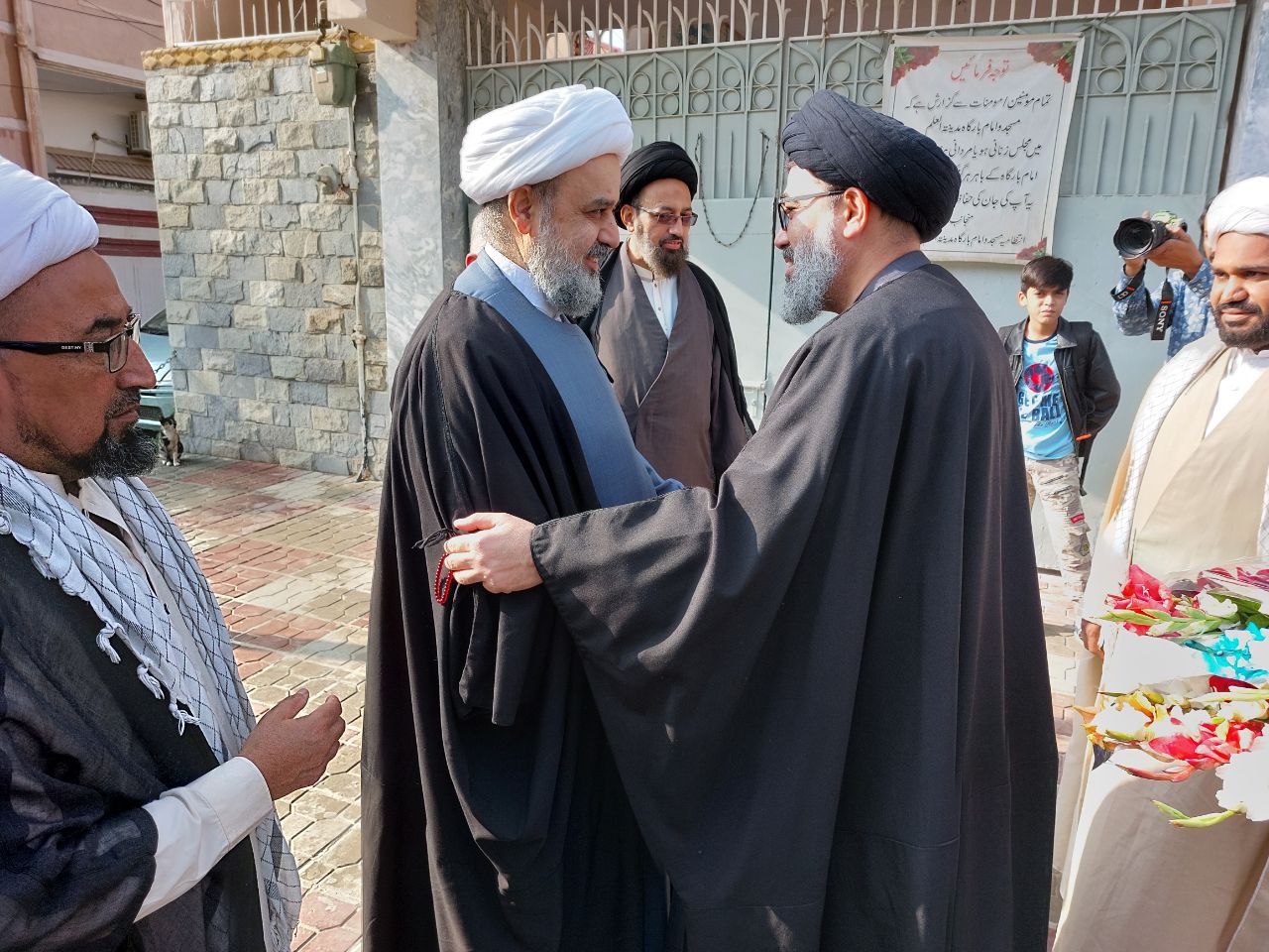 حضور دبیرکل مجمع تقریب در مسجد و حسینیه شیعیان در کراچی