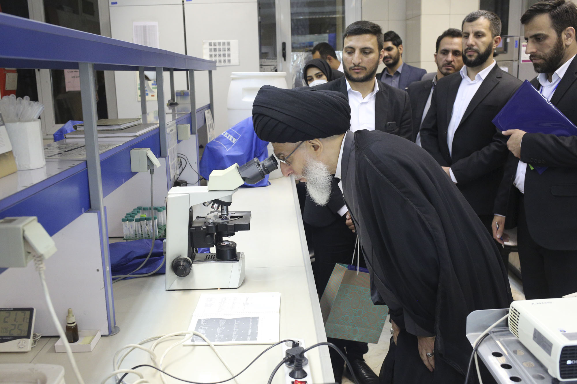بازدید جمعی از مهمانان سی و ششمین کنفرانس بین المللی وحدت اسلامی از پژوهشگاه رویان