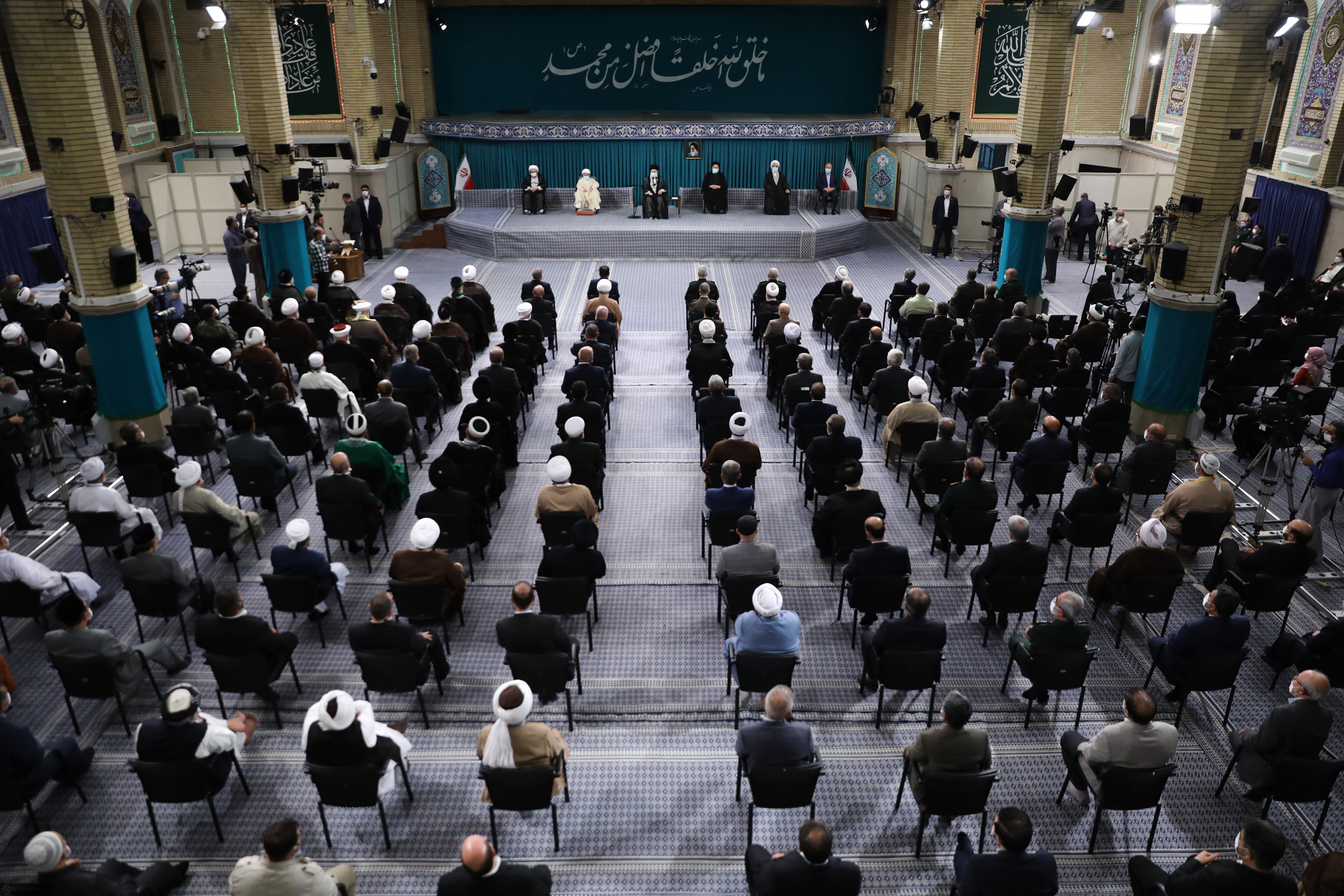 دیدار جمعی از مردم، مسئولان و مهمانان کنفرانس وحدت اسلامی با رهبر معظم انقلاب