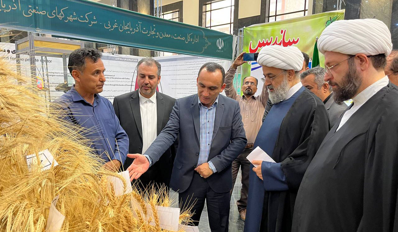 بازدید دبیرکل مجمع تقریب از نمایشگاه جنبی سومین کنفرانس منطقه ای وحدت اسلامی