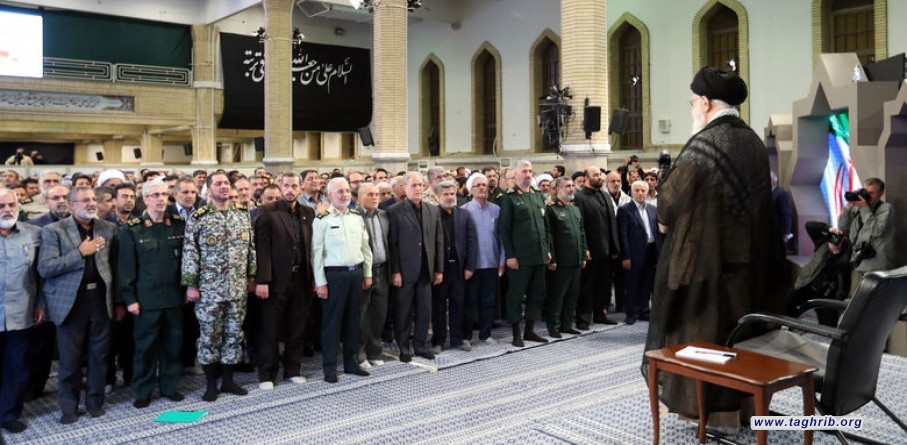 أمسية روائية تناولت ذكريات الدفاع المقدس بحضور الإمام الخامنئي