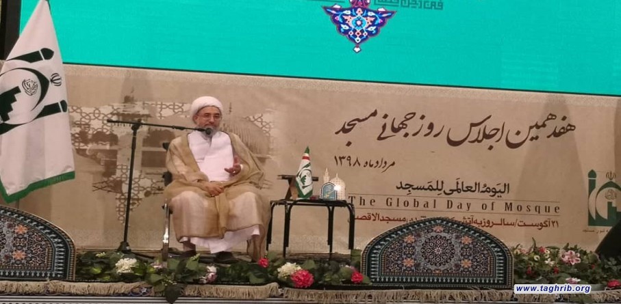 آية الله محسن الاراكي: المساجد تتحمل مسؤولية كبيرة في ربط المسلمين بالامام المفترض الطاعة + صور