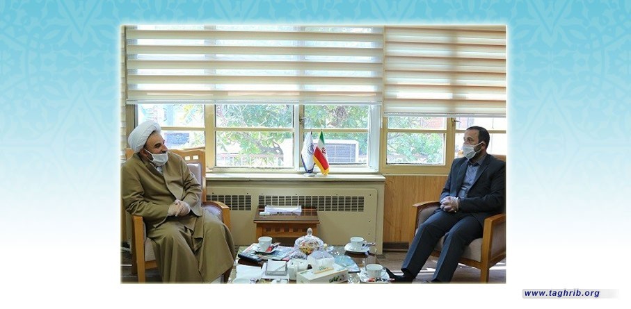 لقاء نائب وزير التربية والتعليم مع مدير جامعة المذاهب الإسلامية | الدکتور مختاري: يمكن للمتعلمين وخريجي هذه الجامعة المساعدة في مسألة التعليم بروح تقريبية