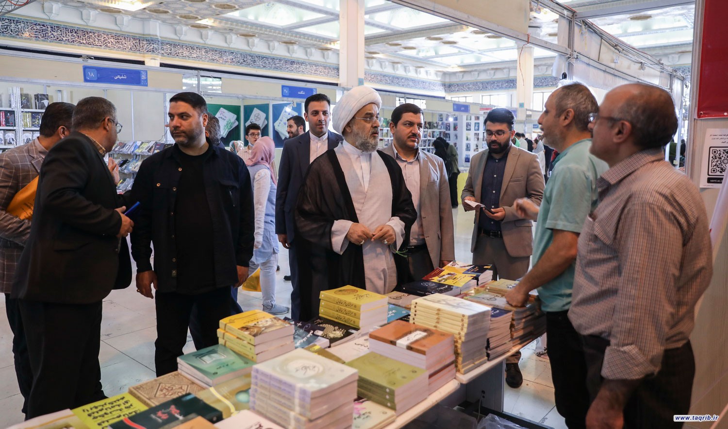 الدكتور شهرياري يتفقد معرض طهران الدولي للكتاب الـ 34