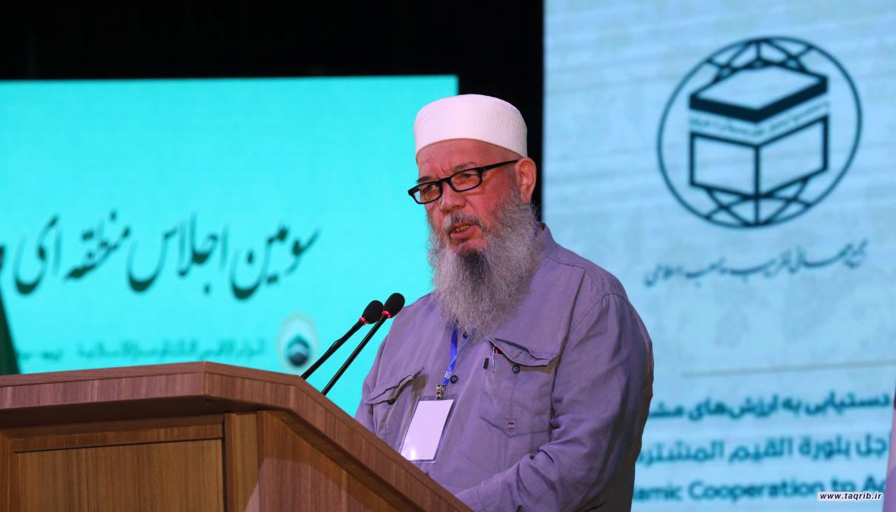 نباید اجازه دهیم دین اسلام با تبلیغات فضای مجازی از بین برود