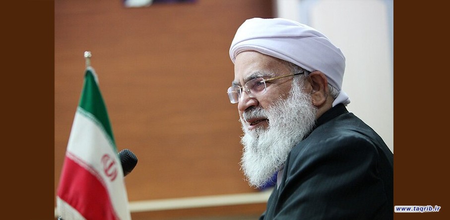 تنها راه حل مشکلات جهان اسلام، ساختن وحدتی عملی میان ملّت‌ها و حکومت‌های اسلامی است