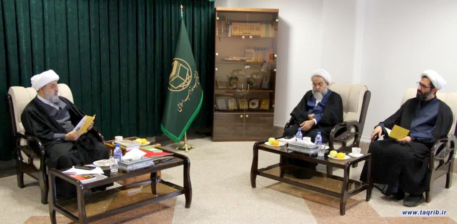 لقاء رئيس وأعضاء أمانة المؤتمر الدولي لإحياء ذكرى العلامة ميرحامد حسين لكهنوي مع الأمين العام الدكتور حميد شهرياري