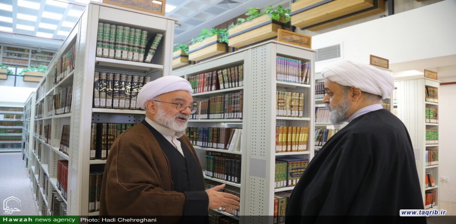 حجة الاسلام شهرياري يزور المكتبة المتخصصة لعلوم الحديث في قم المقدسة