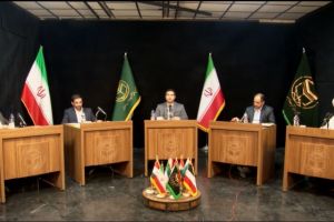 نشست (چهارم) با عنوان "بررسی علل و زمینه های تنازع و درگیریهای مذهبی و فرقه ای در جهان اسلام و راهکارهای مقابله با آن"