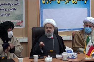 جمع طلاب، روحانیون و مسئولین شهر کامیاران در استان کردستان