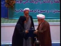 تكريم الدكتورة عائشة المناعي والدكتور حسن رحيم بور ازغدي